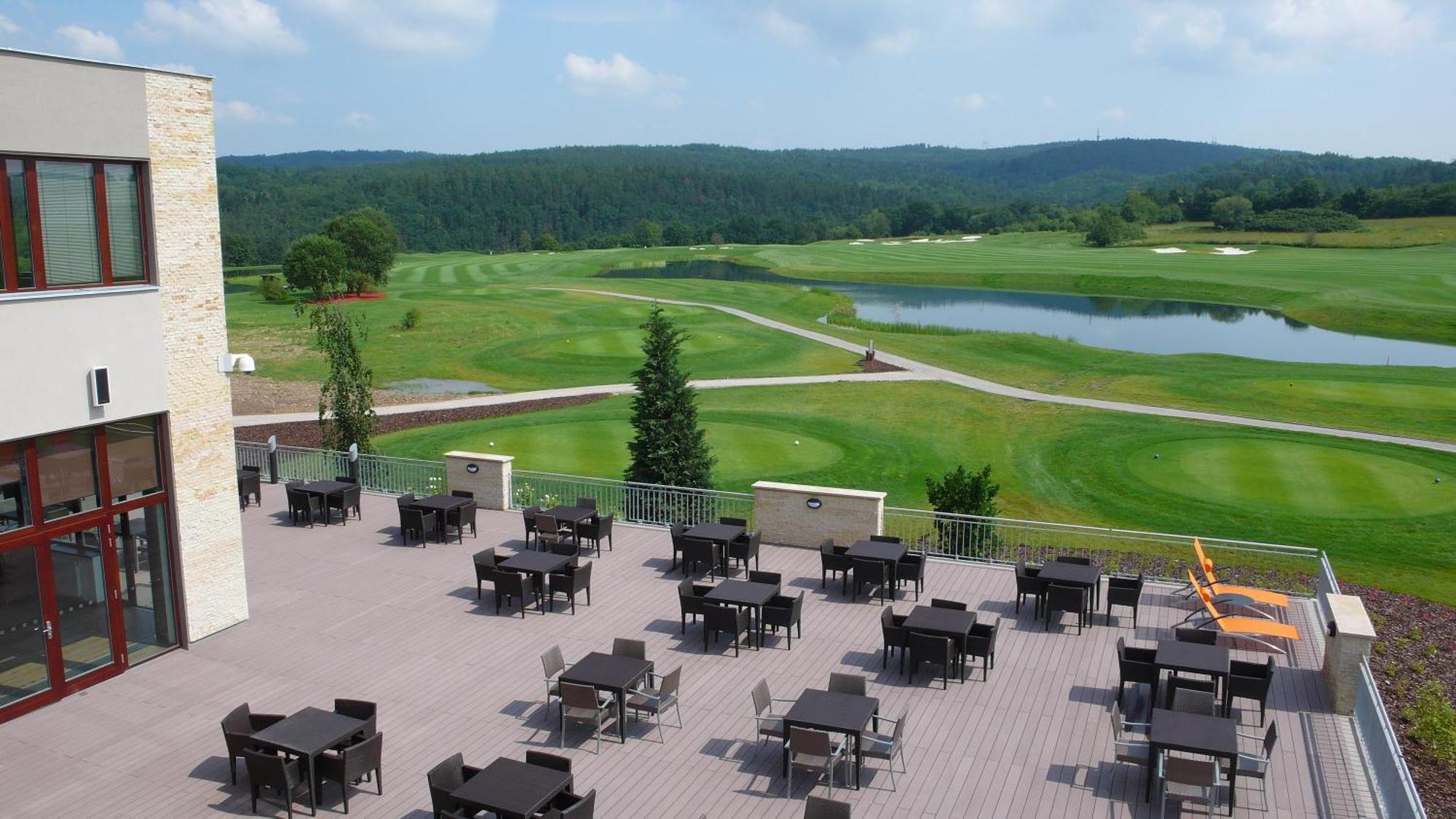 Hotel Beroun Golf Club Bagian luar foto