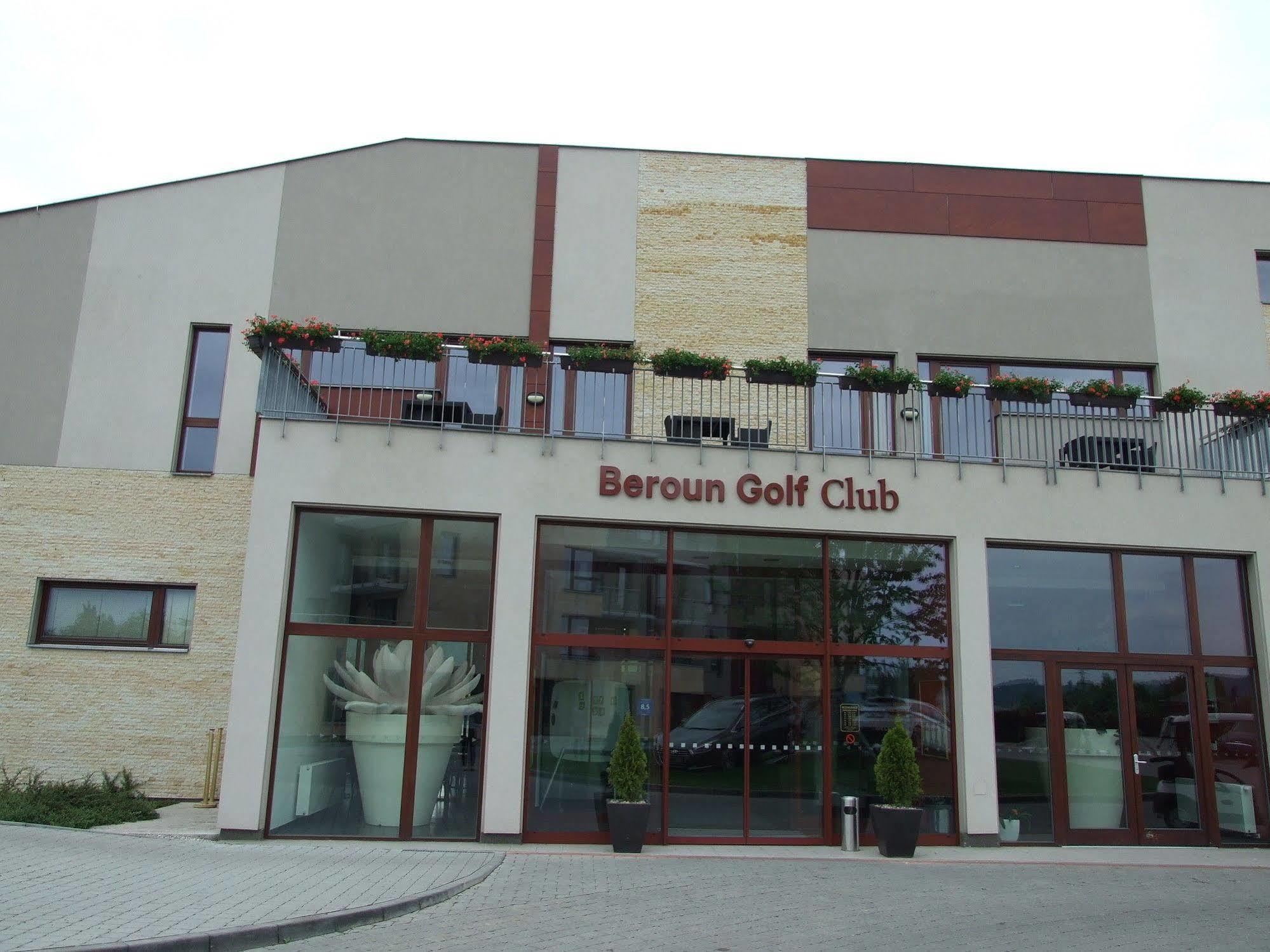 Hotel Beroun Golf Club Bagian luar foto